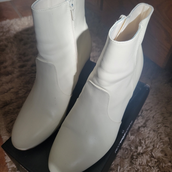 Winter white booties!! - Picture 2 of 6